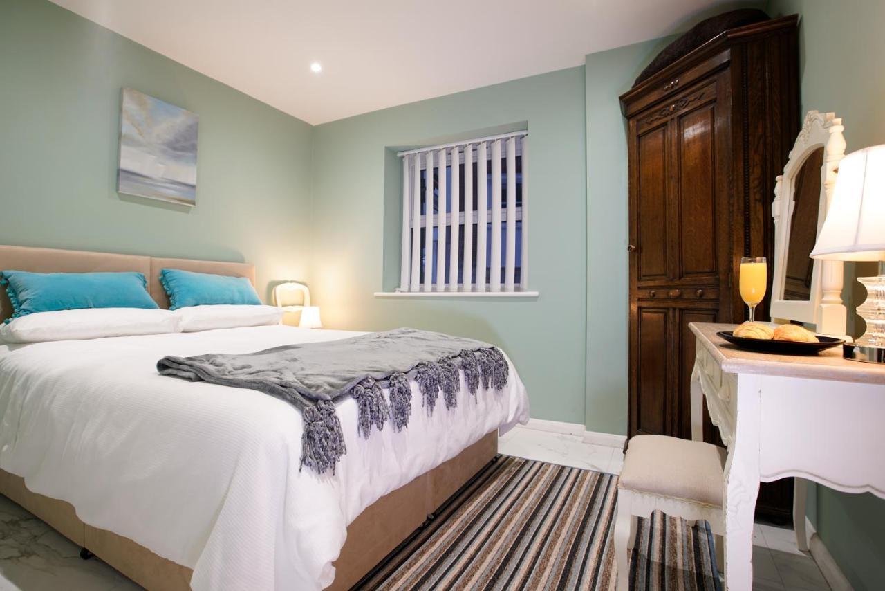 Seafarer'S View - 6 Bedroom Townhouse In Cowes, Parking & Seaviews. Cowes  Eksteriør billede